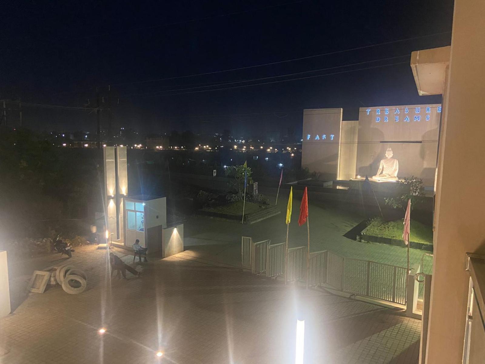 Badal Near Iim Indore, Rrcat And Ips, Medicap Indore